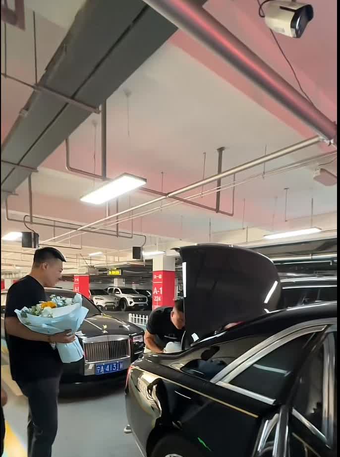 石家庄张晓民带着老婆桃子去宁夏银川，银川的朋友专门到机场接机。一见面就让人惊掉下