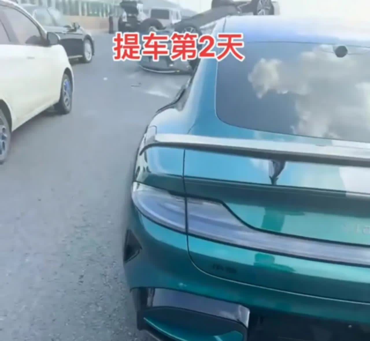 我国汽车工业史上唯一一款因为提速太快被骂惨的车[捂脸]，现场看来，理想干不过小米