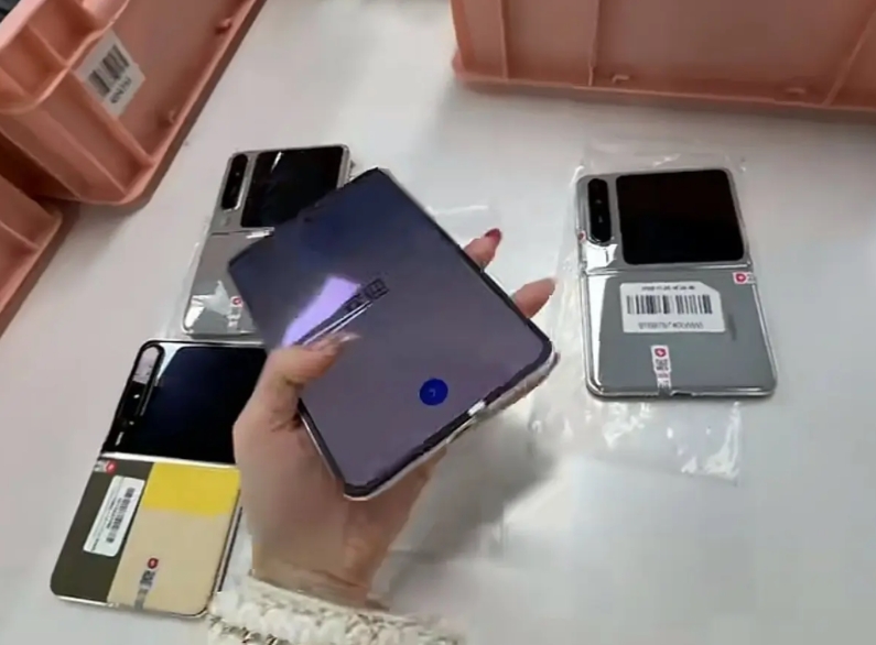 关于16：10的阔屏机最大的问题就是中间的折痕！
这么说吧，原本是为了阔屏可以方