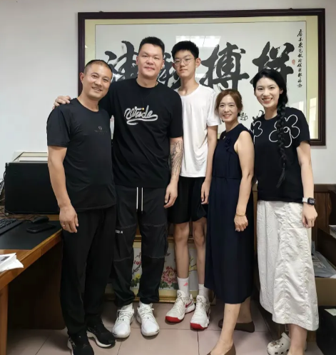 恭喜广东宏远俱乐部，朱芳雨又接收到一位好苗子，男篮或将再添猛将。

广东宏远最近