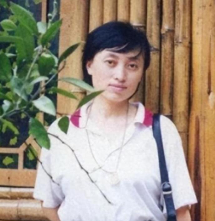 2007年3月，贵州一名17岁的学生接到来自45岁女老师的电话，于是他立刻打电话
