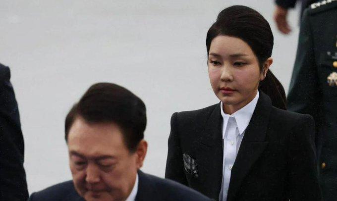 韩国国民大学宣布撤销前总统夫人金建希博士学位
韩国国民大学于2025年7月21日