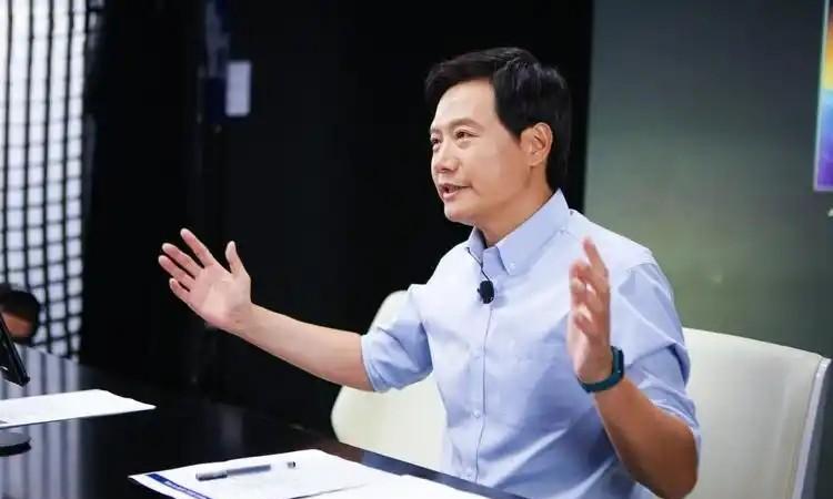 为什么雷军选择造车而不是进军AI？
很简单，AI在我国的发展战略上是具有不确定性