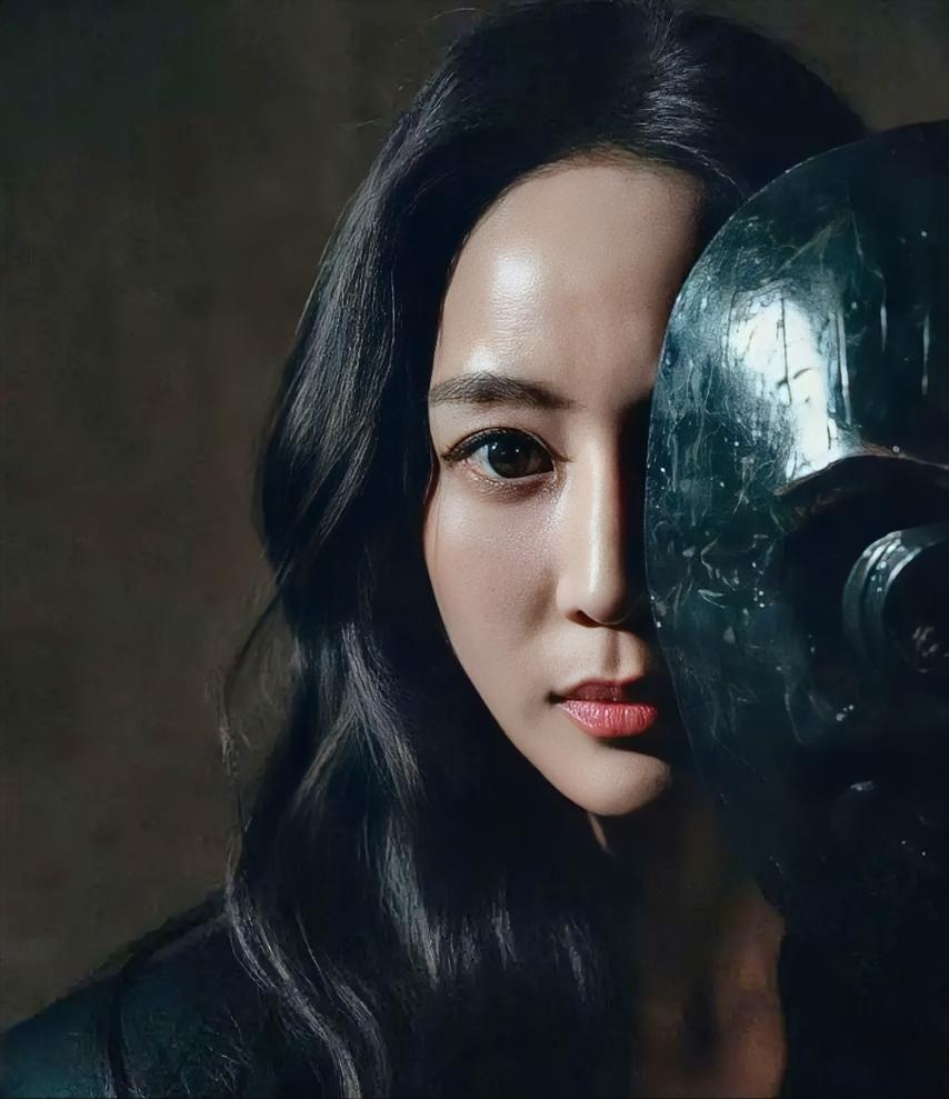 绝了！张钧甯《匿杀》女警官杀疯了，跨年爽片预定！
 
谁能想到张钧甯的警服造型能