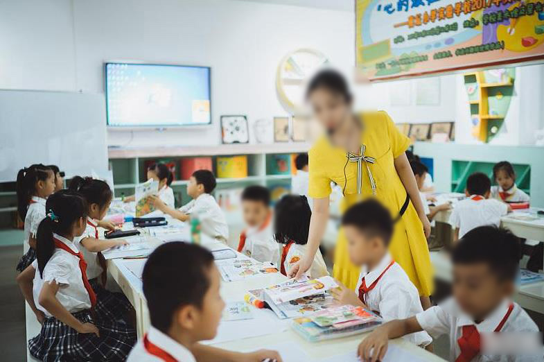 照现在的形势，以后中小学编外聘用教师的数量会越来越多，最终有可能成为学校教育的“