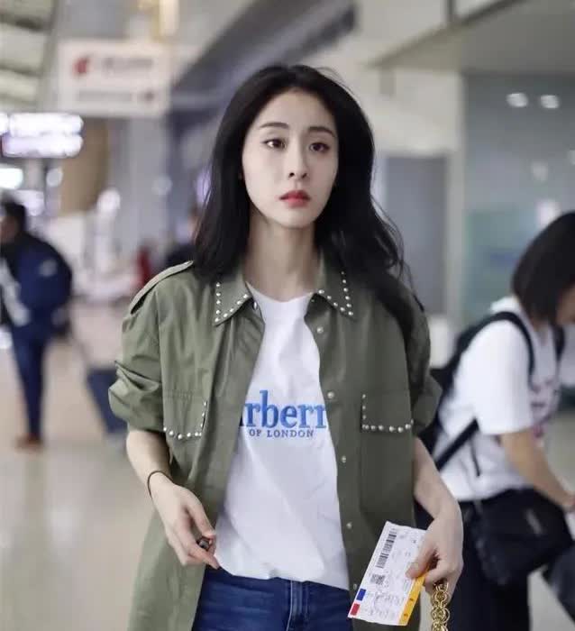张碧晨的公关团队，大概率全部都是女性，从几个回复来看，就是典型的女性思维：反正错