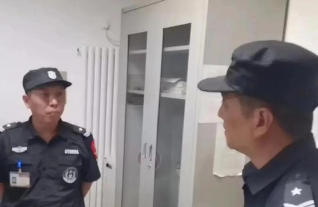 这两天以色列和伊朗打仗打的异常惨烈，谁也劝不住啊！不知道这样下去会不会引发全面战