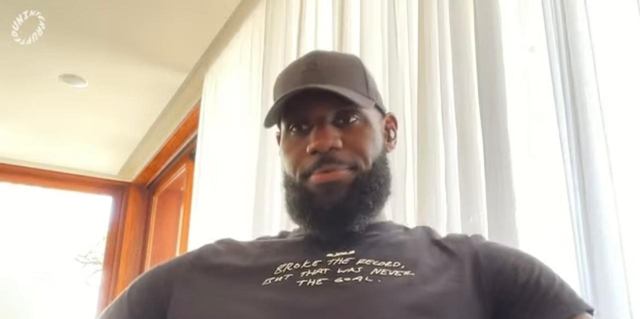 没完没了！詹姆斯在纳什节目继续吹嘘膝伤。
从出局到现在说了多少次了？退役、膝伤，