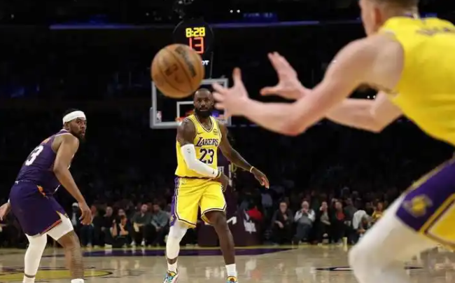 詹姆斯这么多年真是把他的球迷惯坏了，完全都不从球员视角去看待问题了
以詹姆斯的视