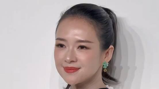 北京这一夜：朱珠又嫩了，章子怡韵味十足，尹正又土又肿，郑钦文气场大杀四方！