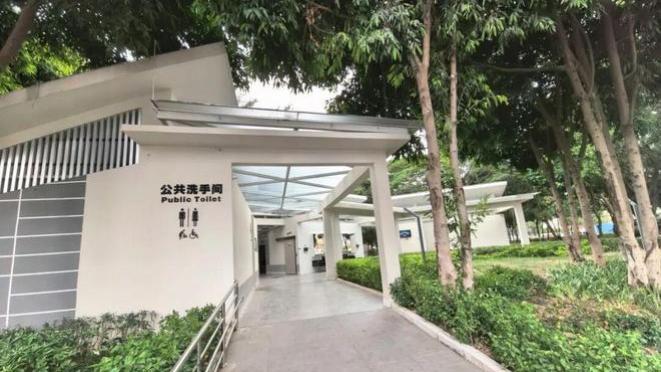 “我承认，我被深圳的公厕‘惯坏’了”