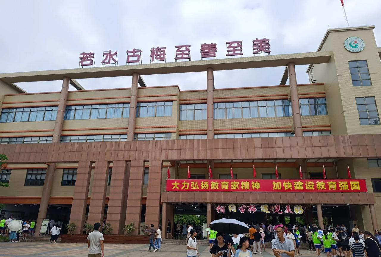 大家发现没有
我们渐渐分不清啥是老实人了
因为很多人都以老实人自居
然而也有很多