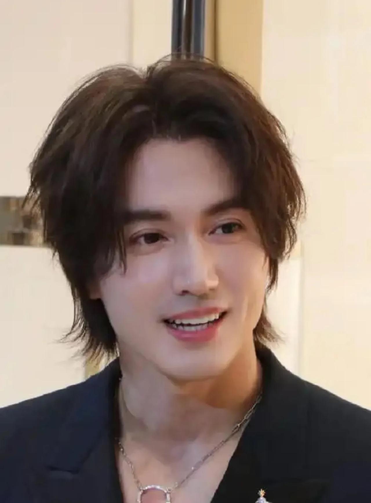 F4四人婚姻现状，一个丁克一个离婚一个不婚，只有周渝民有孩子。
朱孝天夫妇是被迫