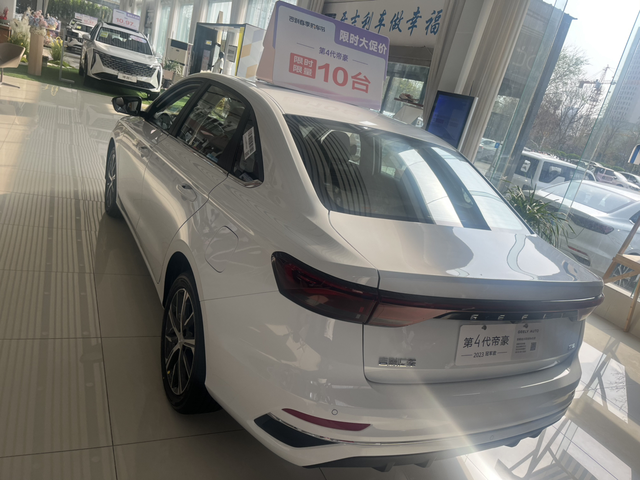 四代帝豪试驾体验
优点
模式切换 油门脚感切换明显 运动模式动力感觉很强 油门很