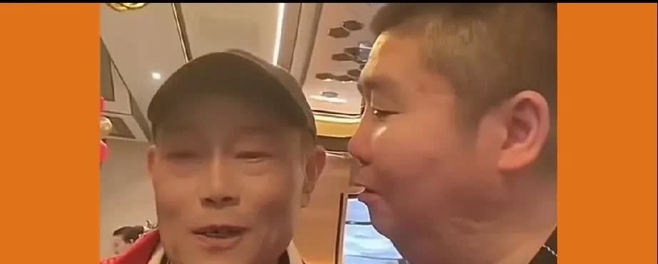 杨老五的大哥杨威，是正经说相声的。他是马三立的徒孙，尹笑声的徒弟。杨老五收徒，作