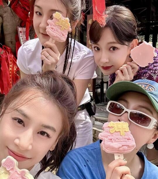 美好的女孩子们🥰圣依姐放送的自拍