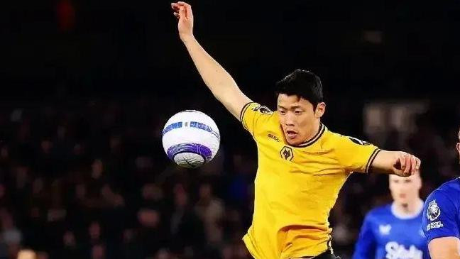 英超：圣玛丽球场的“挪威战斧”：拉尔森带伤斩双响，狼队2-1