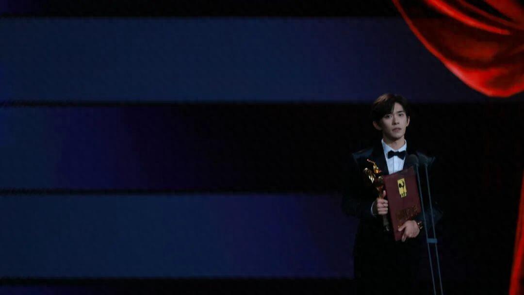 易烊千玺拿金鸡影帝不稀奇，他未来能拿10座丨河豚社论