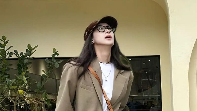 干练与休闲完美平衡：解锁牛仔裙Smart Casual穿搭指南