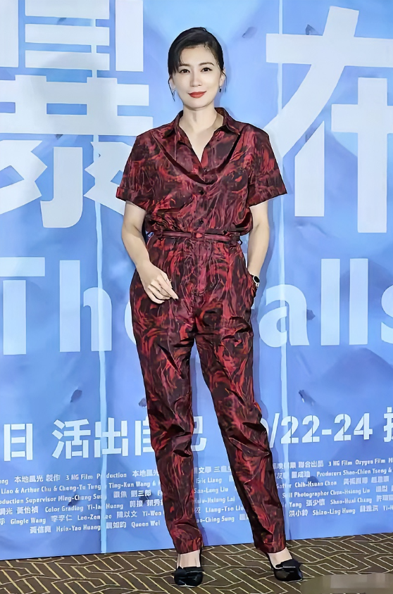 贾静雯，160cm，原来也是大长腿