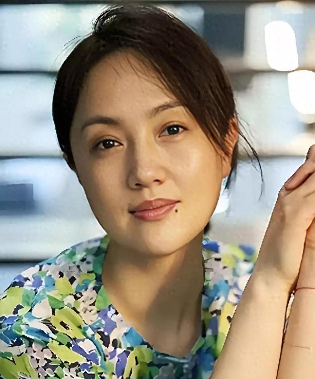 我们为什么如此怀念朱媛媛？
       朱媛媛在51岁的年龄因病英年早逝，留下