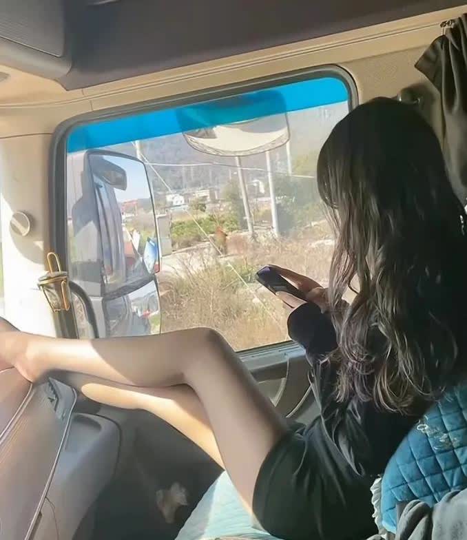 男人

请你记住

如果你当下有一辆车

不论车龄大小

车况好