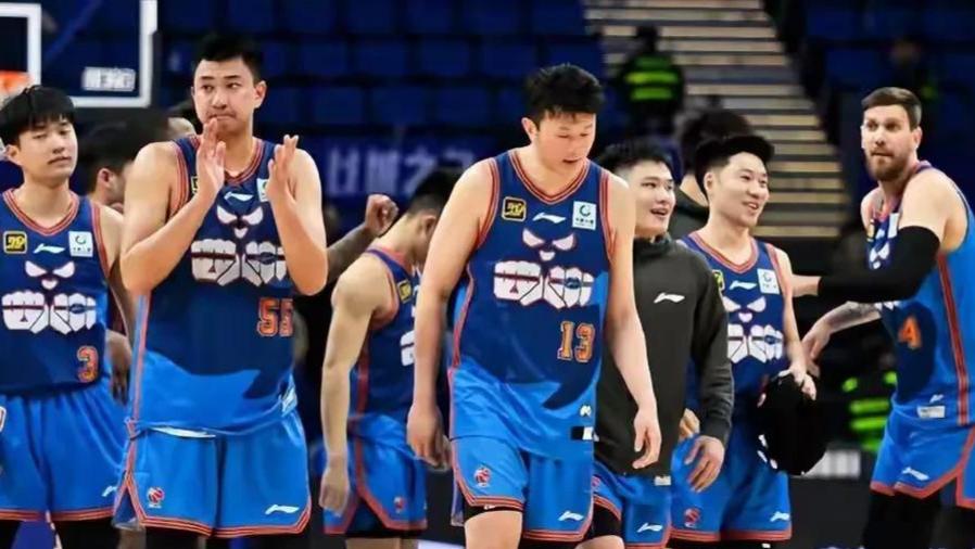 四川男篮球员完成注册！