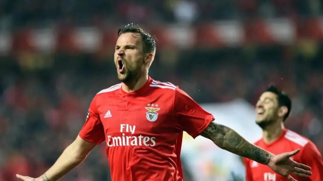 11月25日 周二 欧冠聚焦-阿贾克斯vs本菲卡 两队继续难分伯仲？