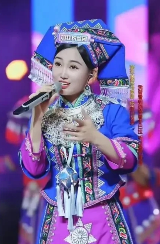 “太憋屈了”，杨雯梓一下车就被法院几个人围住了，说她拒不执行债务，要带她去调查。