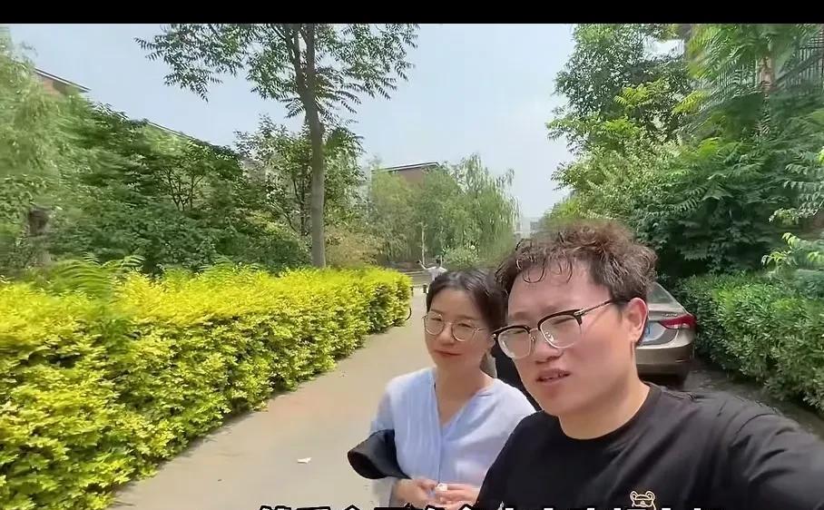 洞洞在公司当家，坑坑在家当家
       洞洞相比坑坑还是更强势一些，直接说了