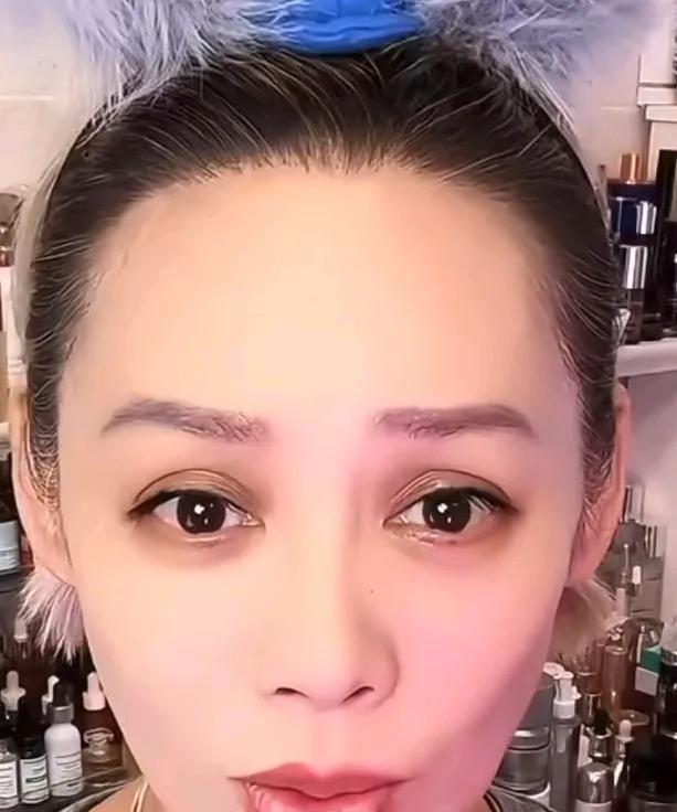 看到宁静的回应，
给我笑的方便面都从鼻孔中喷出来了，
静姐直播都气冒烟，但是生气