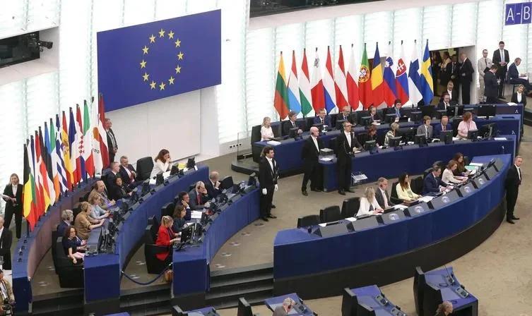 欧洲已经成了惊弓之鸟！欧洲害怕俄罗斯是有原因的，现在的俄罗斯是世界上最大国家，但