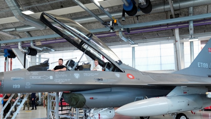 “在中国凭什么工作才有钱拿？



我在德国什么都不用干就有钱拿！”



最近