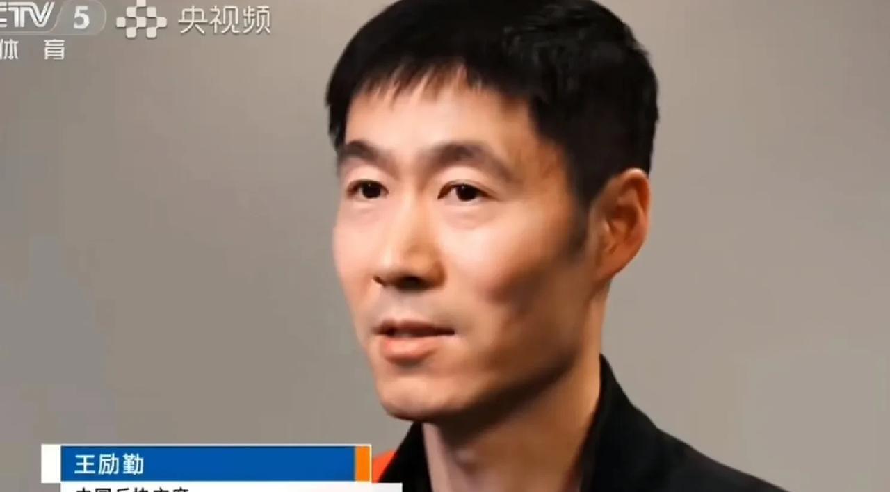 王励勤接受采访，从多哈展望洛杉矶。
一、男线相对女线不稳定，但王楚钦克服困难男单