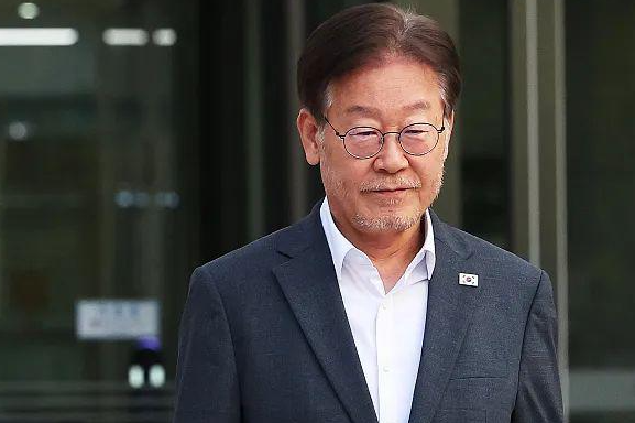 韩国大选局势再度出现新的变数。

国民力量党内的初选结果揭晓，金文洙以较大优势战
