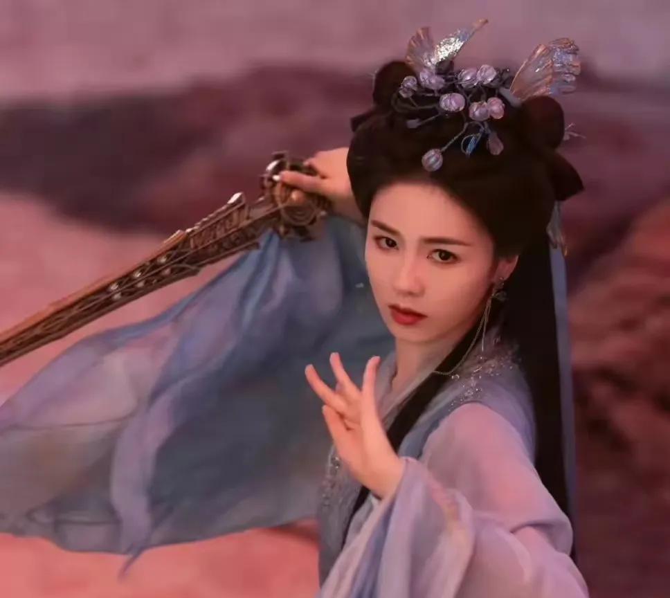 所以，白鹿饰演国色天香的大美人，也不算是罪过了？
一直看到有人说，白鹿长得普通，
