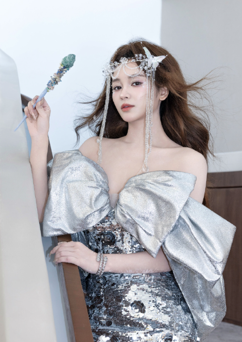 王一菲的流光裙，还是很迷人的！