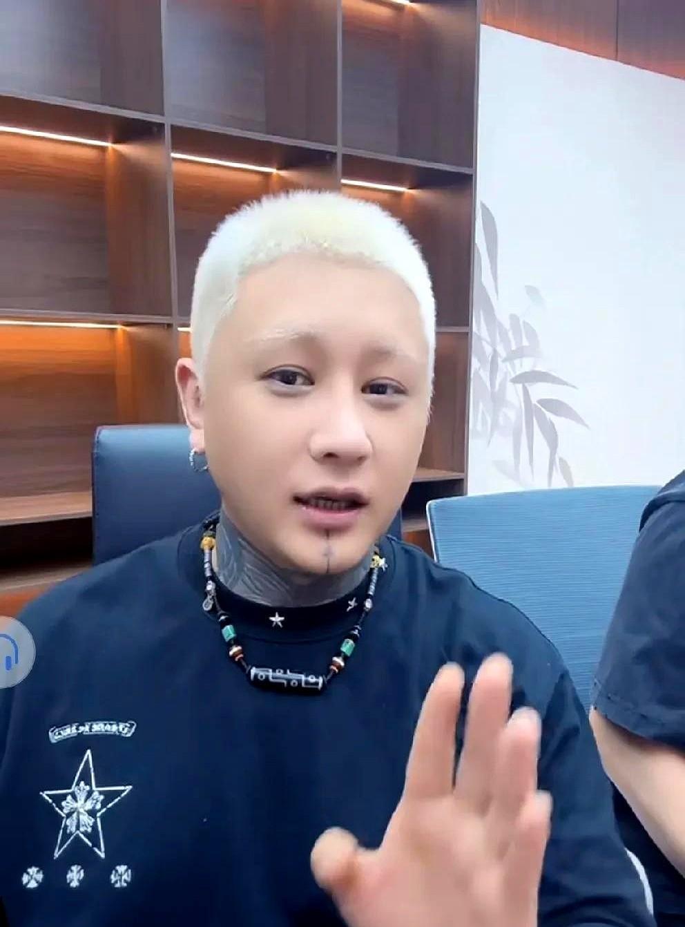 方丈致歉当年踢阿保，现在就是一两百万我都喊服
你说人这辈子谁没栽过跟头呢 前些年
