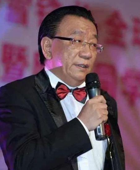 在2007年，相声界的文坛泰斗侯耀文因病离世，女儿和徒弟们在整理师父的遗物时，发
