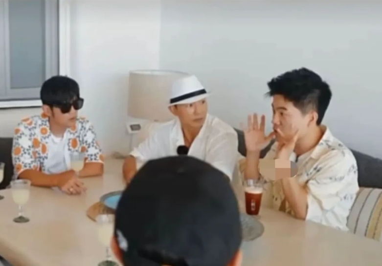 天哪，宇辉终于和周杰伦同框了，中关村周杰伦和周杰伦本伦终于见面了。上周《周游记》