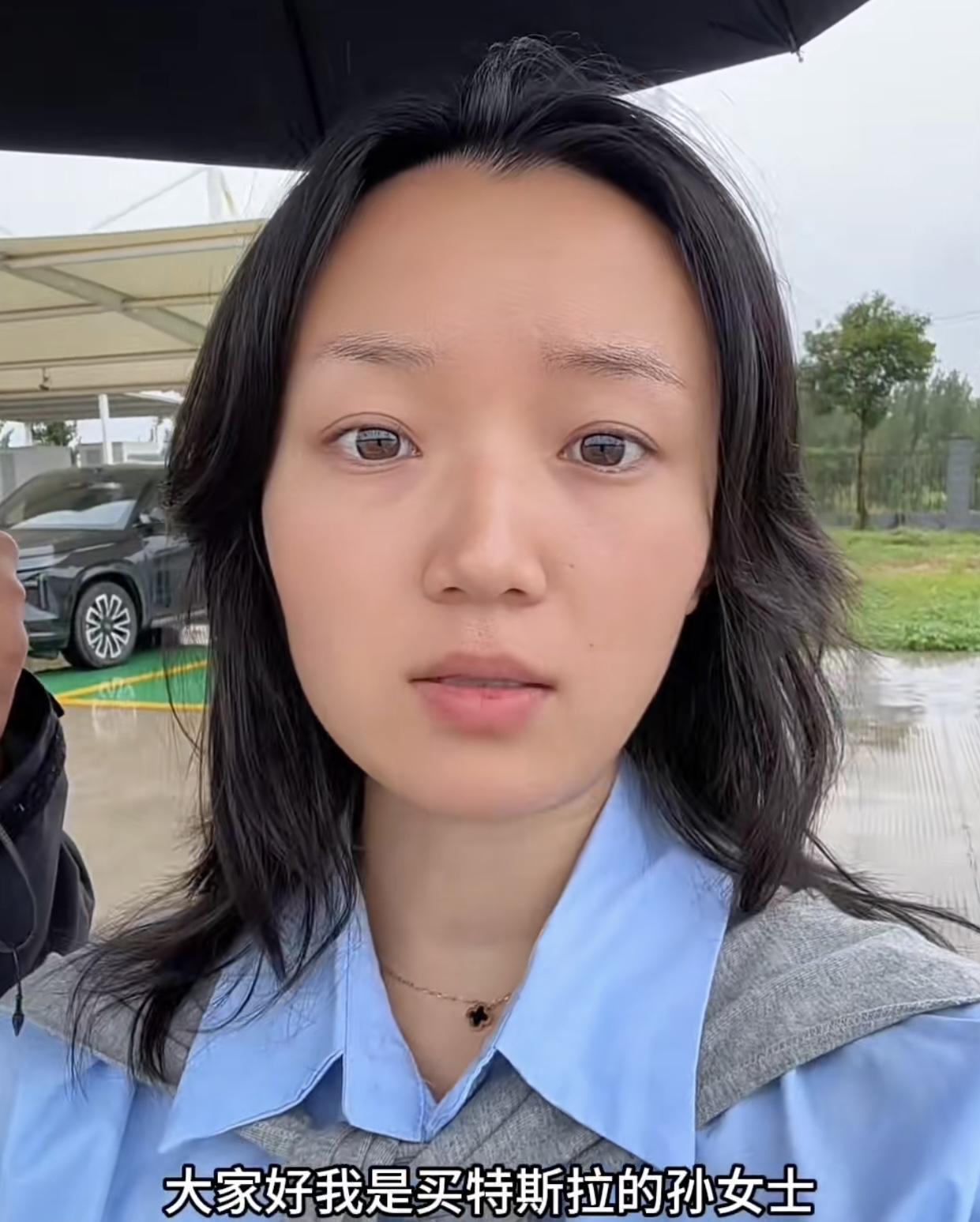 青岛特斯拉“开门杀”孙女士停车场开车门被剐蹭，要求特斯拉赔新车或退款被拒，本人亲
