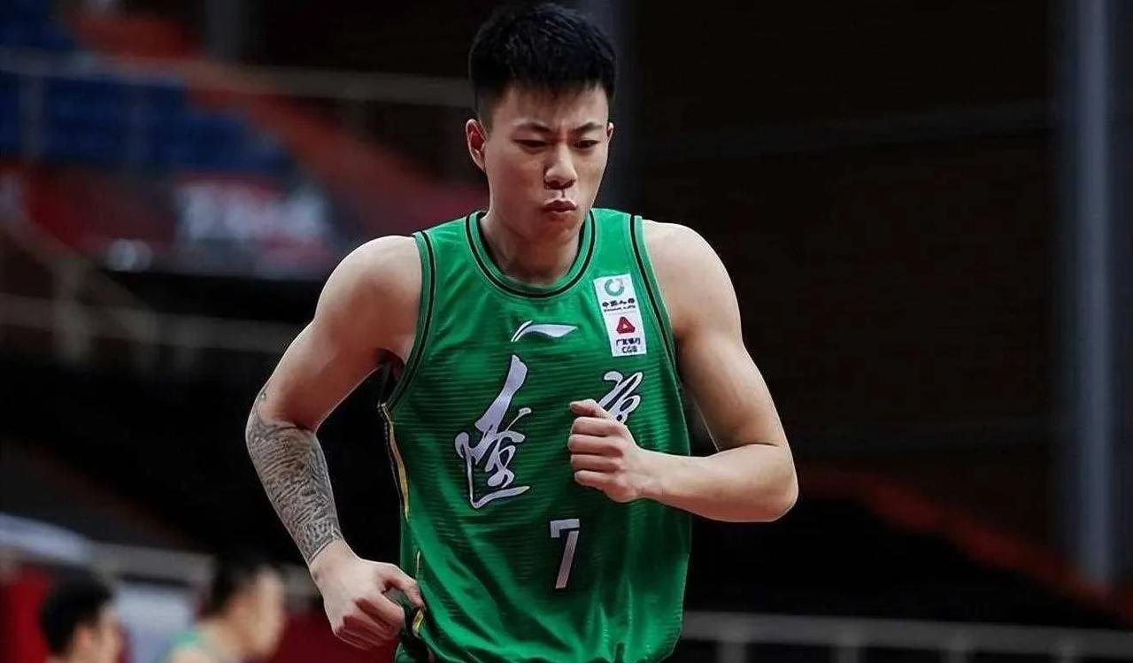 张镇麟旧伤复发退出集训 目前国家男篮已无辽宁球员
北京时间6月20日，中国男篮官