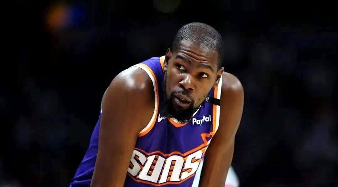 13日，NBA传来两个惊天消息。
菲尼克斯太阳队与凯文·杜兰特的“分手”已成定局