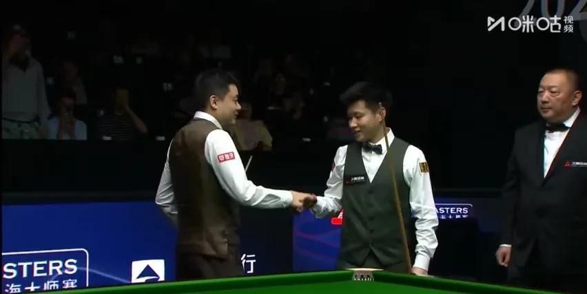 丁俊晖以后想出成绩基本不可能了吧
现在的他就是一个移动名片和广告牌
虽然成绩打不