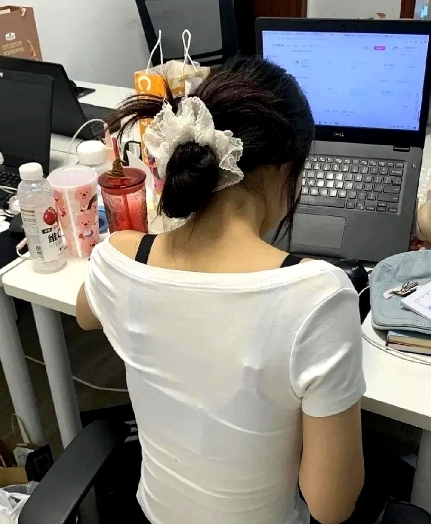 现在男人看来都觉醒了，不再坚持以前的老传统领证结婚

我同事最近跟对象处得特别自