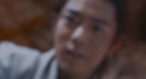 还有找一灯大师疗伤，黄蓉醒来，摄影机从第一视角拍郭靖这里，我第一次看的时候，迷死