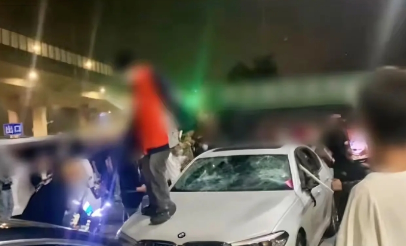 这就叫无知！山东临沂聚众斗殴的这帮精神小伙都进去了，他们将来会面临什么？

第一