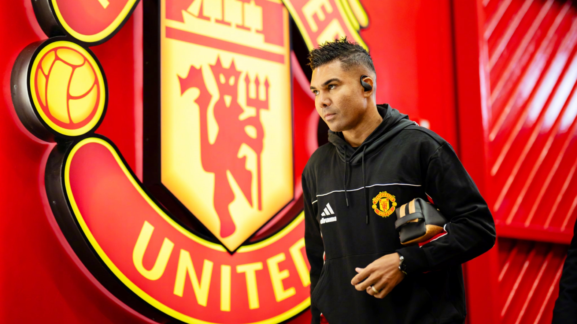 媒体消息，曼联相信卡塞米罗已经证明了自己的价值，曼联愿意与他续约至2027年。