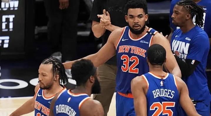 #NBA# 尼克斯在客场完成20分大逆转，106-100击败步行者将大比分扳成1