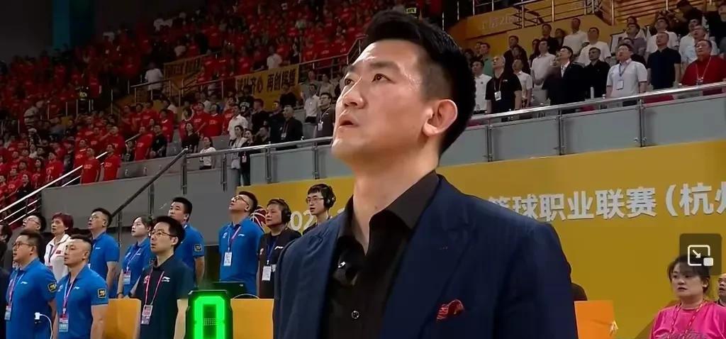 球输在教练身上，四节布朗以经打不动了。就应该上卡尔顿，林秉盛朱俊龙大秋孙明辉，这